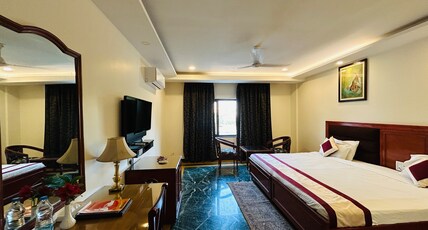 Hotel The Royal Residency Room Type - Deluxe Room with Bathtub