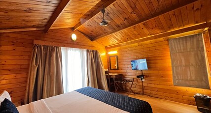 Bay 15 Room Type - Deluxe Room Sea View
