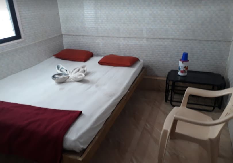shree Hari Raj guest house - Tap to explore photos