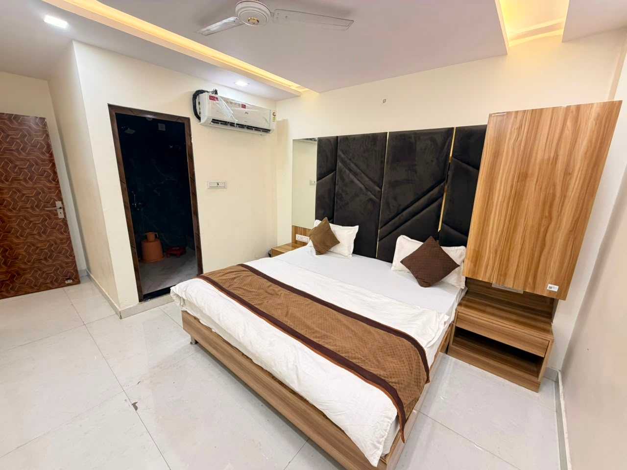 Hotel O Gaurav Galaxy - Tap to explore photos