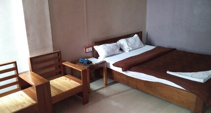 Shirui Lily Hotel Room Type - double non ac room