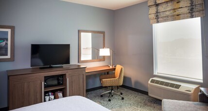 Hampton Inn by Hilton Atlantic City/Absecon Room Type - 1 KING MICROWV FRIDGE NS