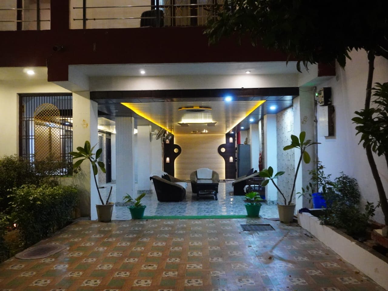 Krishna Villa Luxa (Near Kashi Vishwanath) - Tap to explore photos