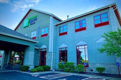 Holiday Inn Express Hotel & Suites Olathe North