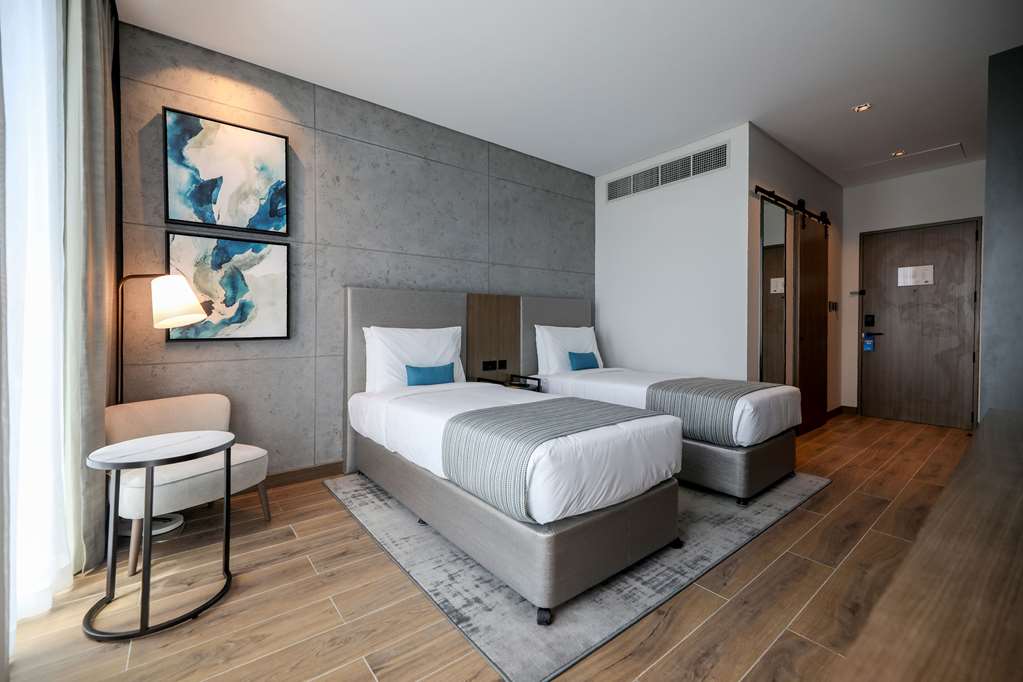 Mercure Dubai Gold District - Tap to explore photos