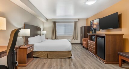 Best Western The Westerly Hotel Room Type - Accessible - 1 King, Mobility Accessible, Roll In Shower, Laminate Floors, Microwave And Mini-Refrig Best Western The Westerly Hotel Room Type - Accessible - 1 King, Mobility Accessible, Roll In Shower, Laminate Floors, Microwave And Mini-Refrig