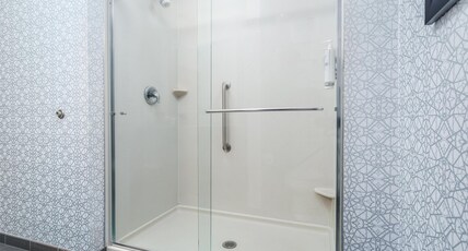 Hampton Inn Akron-South Room Type - 1K SHWR MICRO FRIDGE NS