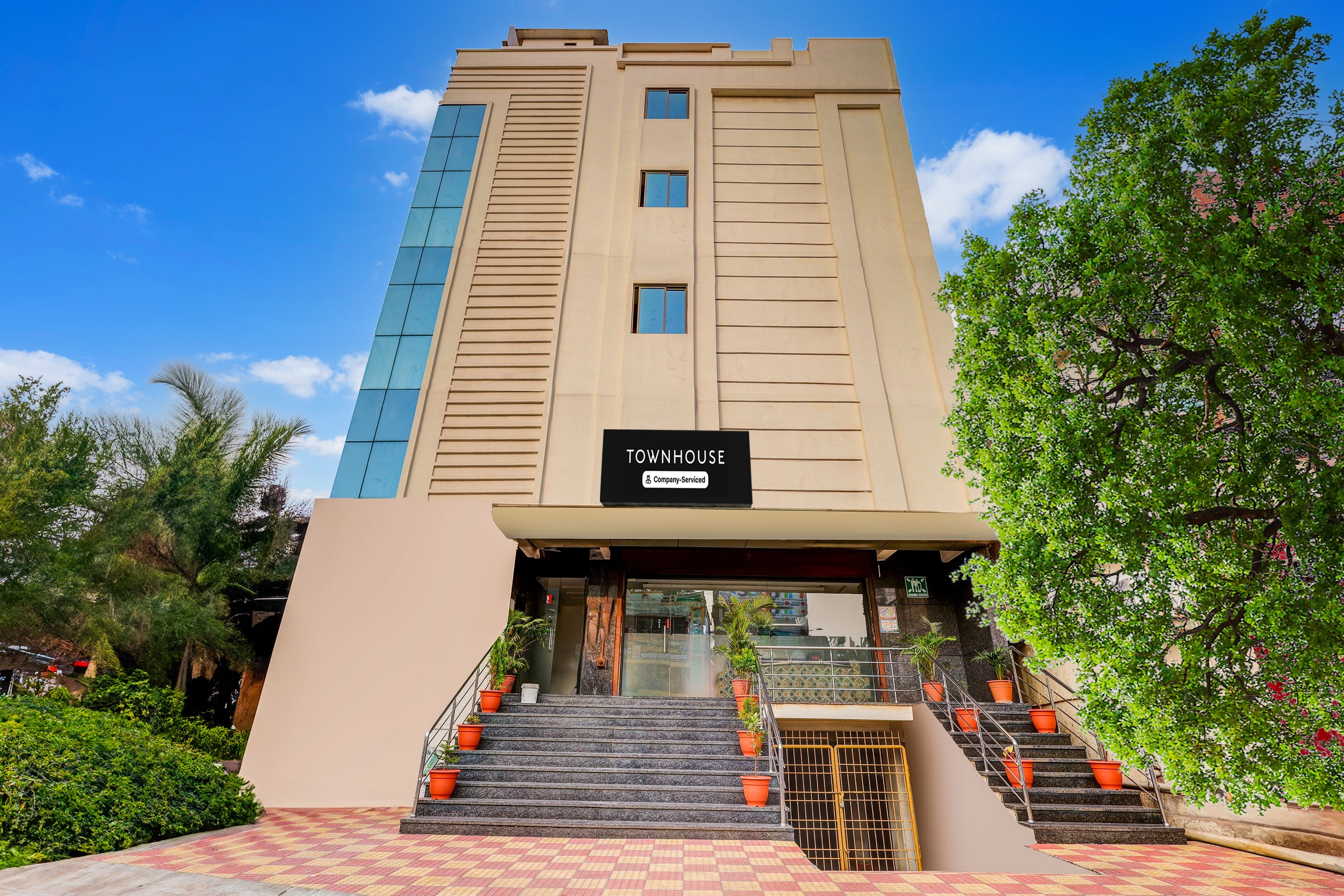 Super OYO Townhouse Gajuwaka Centre - Tap to explore photos