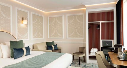 Mercure Paris La Sorbonne Saint-Germain-des-Pr Room Type - Standard room with 1 double bed and 1 sofa