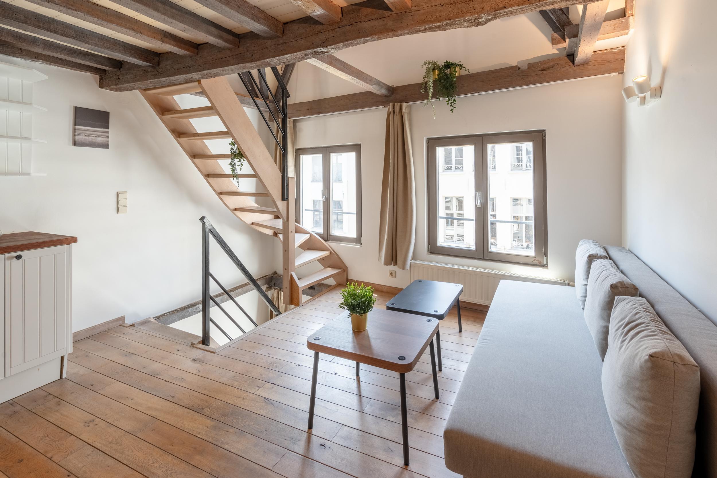 Spacious 11-person stay in Antwerp - Tap to explore photos