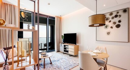 ELIVAAS Curated Stunning 1BR with Marina View And Beach Access Room Type - Stunning 1BR with Marina View And Beach Access