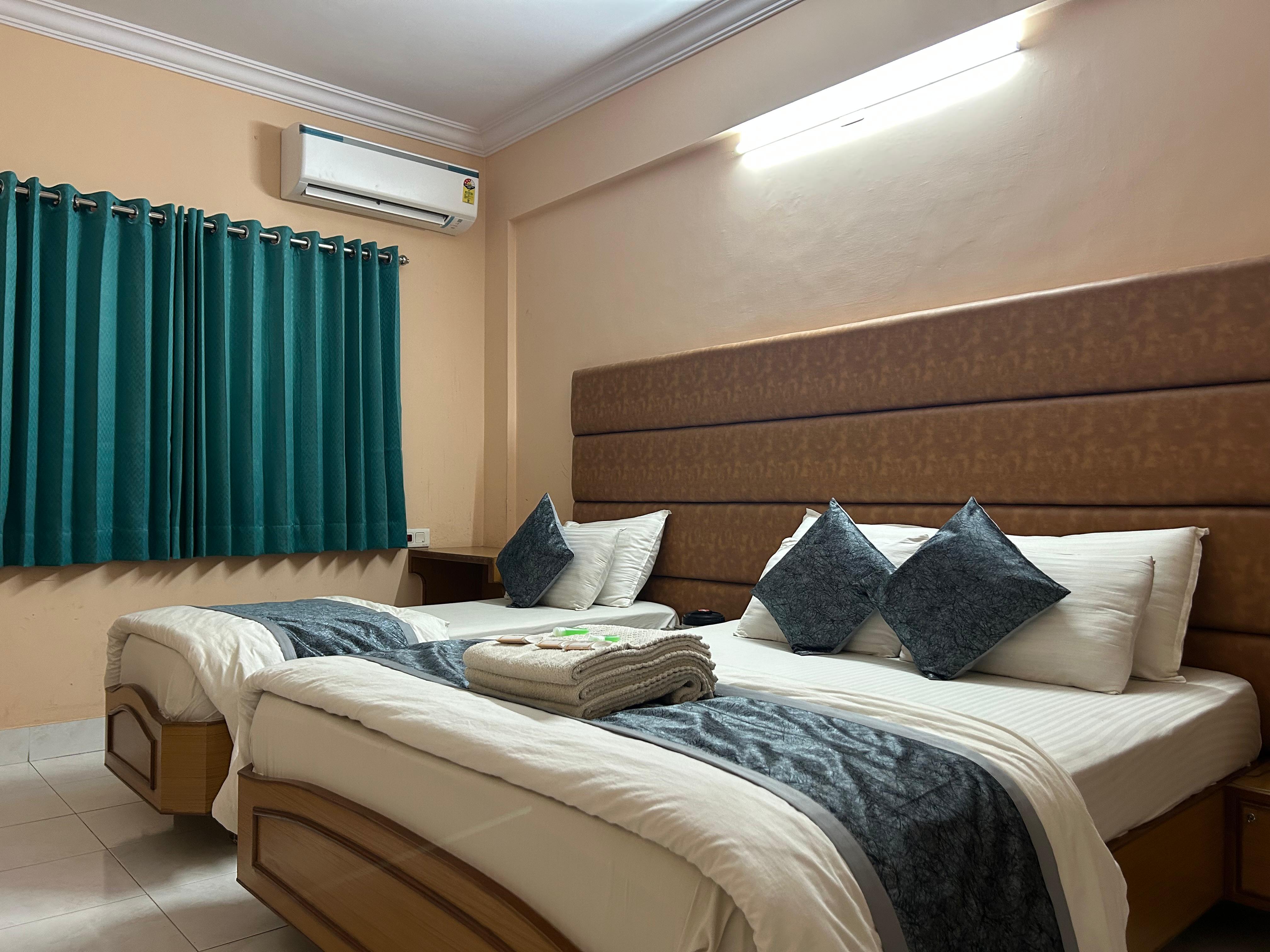 Hotel Shree Darshan - Tap to explore photos