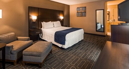Best Western Andersen's Inn Room Type - Accessible - 1 Queen, Mobility Accessible, Bathtub, Microwave And Refrigerator, Non-Smoking, Full Br