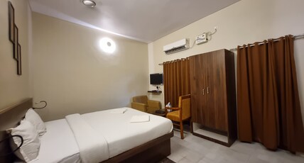 HOTEL ADITI INN Room Type - Deluxe - Double Bedded Room