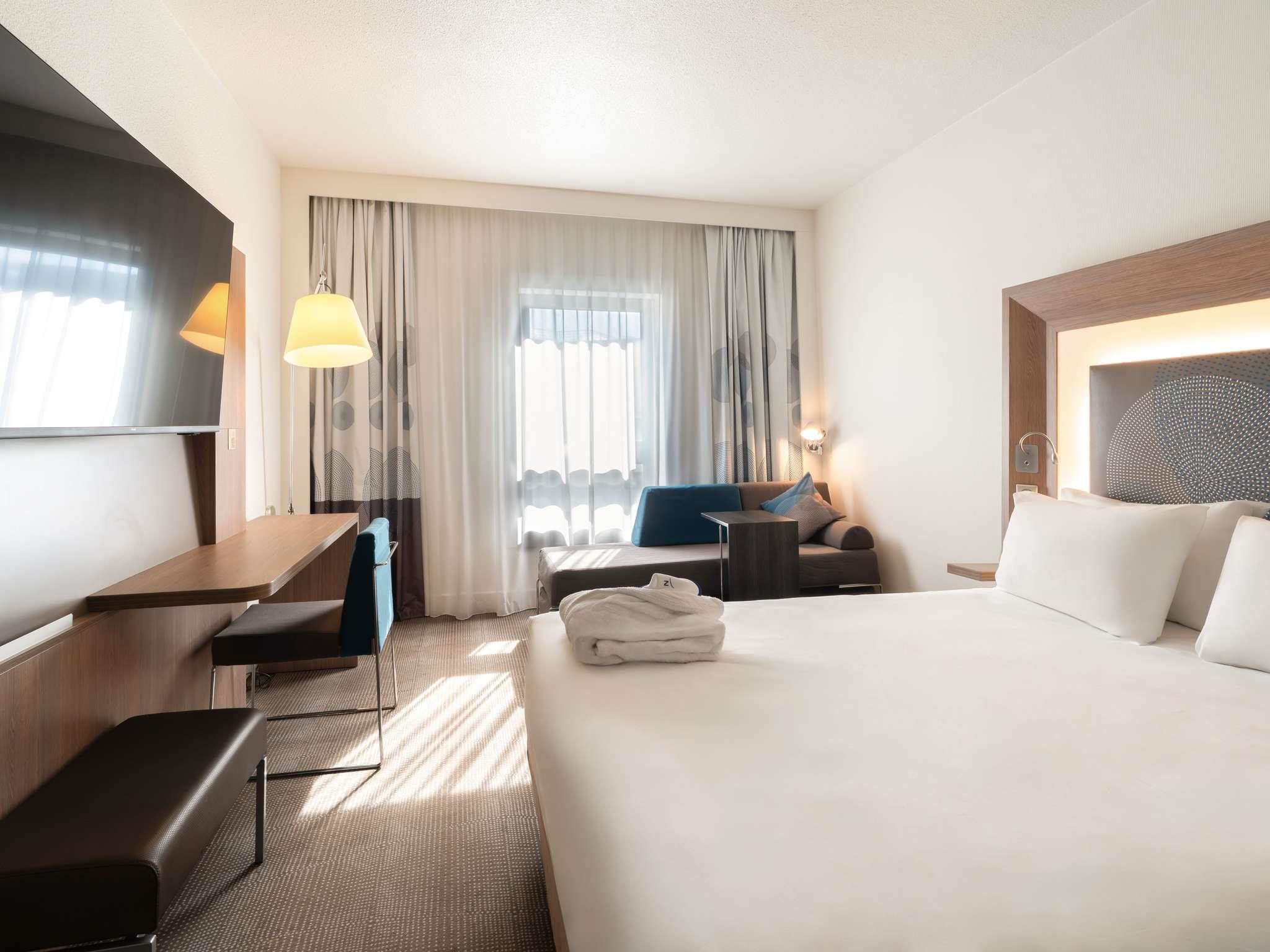 NOVOTEL PARIS RUEIL MALMAISON - Tap to explore photos