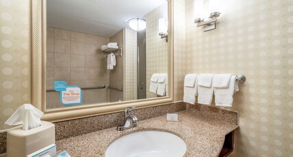 Hilton Garden Inn Morgantown Room Type - 2QN MOB HEARING ACC W TUB