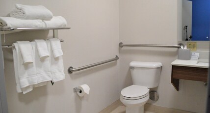 Holiday Inn Express Hotel & Suites Batesville Room Type - 1 King Suite Mobility Accessible Tub Sofa Bed