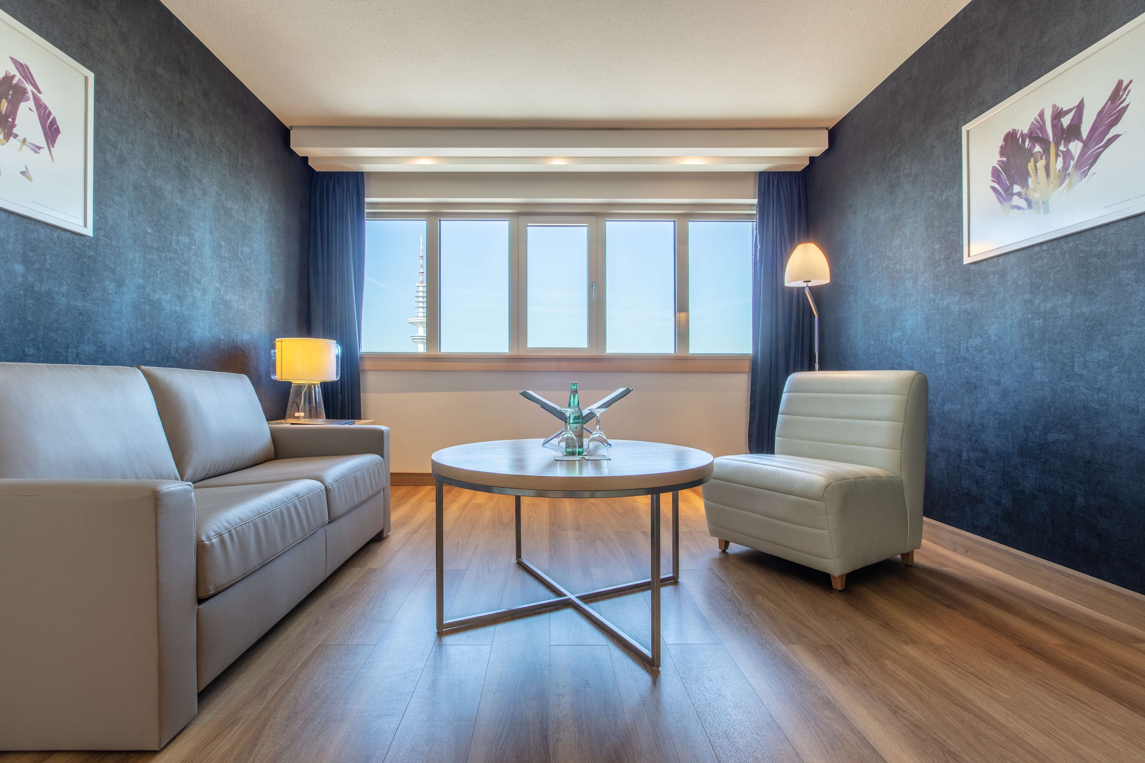 Radisson Blu Hotel, Hamburg - Tap to explore photos