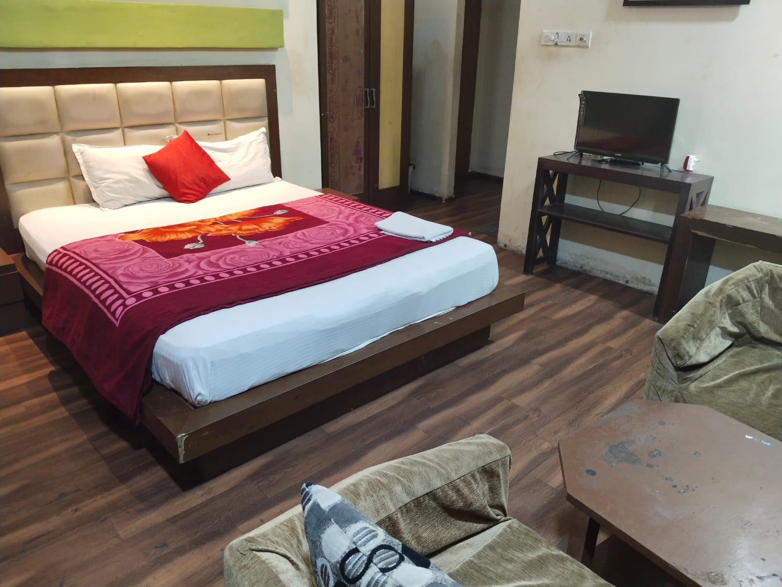 Estello Guest House - Tap to explore photos