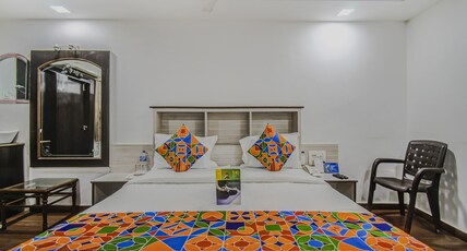 FabHotel Rajnandani Residency - Bhanwarkuan Room Type - Deluxe Room