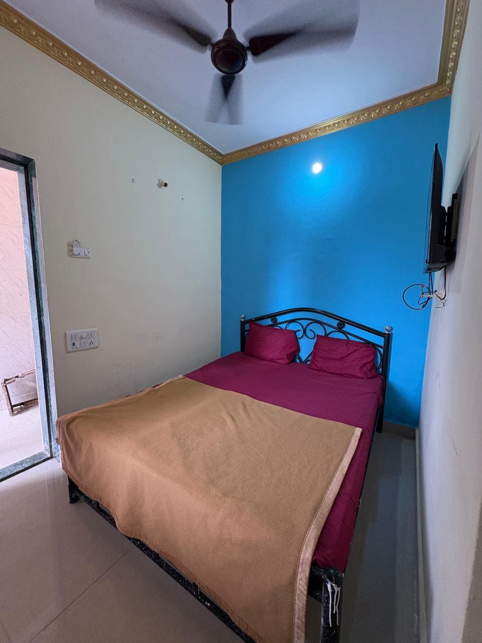 Sai Palace | Rooms & Caretaker - Tap to explore photos