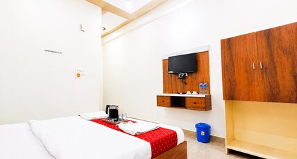 Hotel Shree Venkatesh Nilayam -10 mint Ram Temple Room Type - Deluxe AC Room