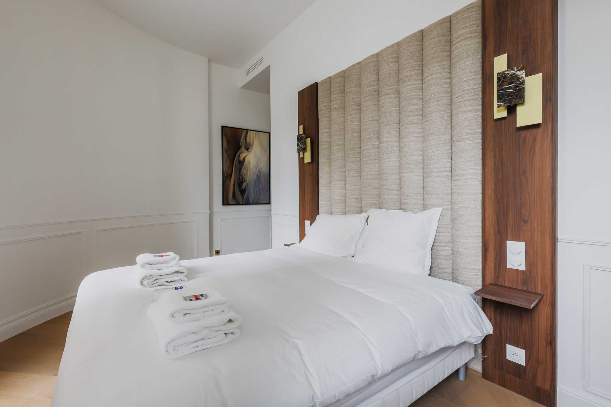 Charming flat - 2BR/ 6P - Arc de Triomphe - Tap to explore photos