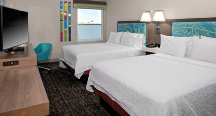 HAMPTON INN SUITES FLAGSTAFF EAST Room Type - 2 QNS MICROWV FRIDGE NS