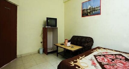 Viren Residency Room Type - Non AC Double Bed (With Fan)