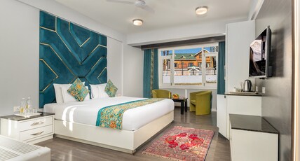 Pine Spring Resort Gulmarg Room Type - Deluxe Room Centrally heated