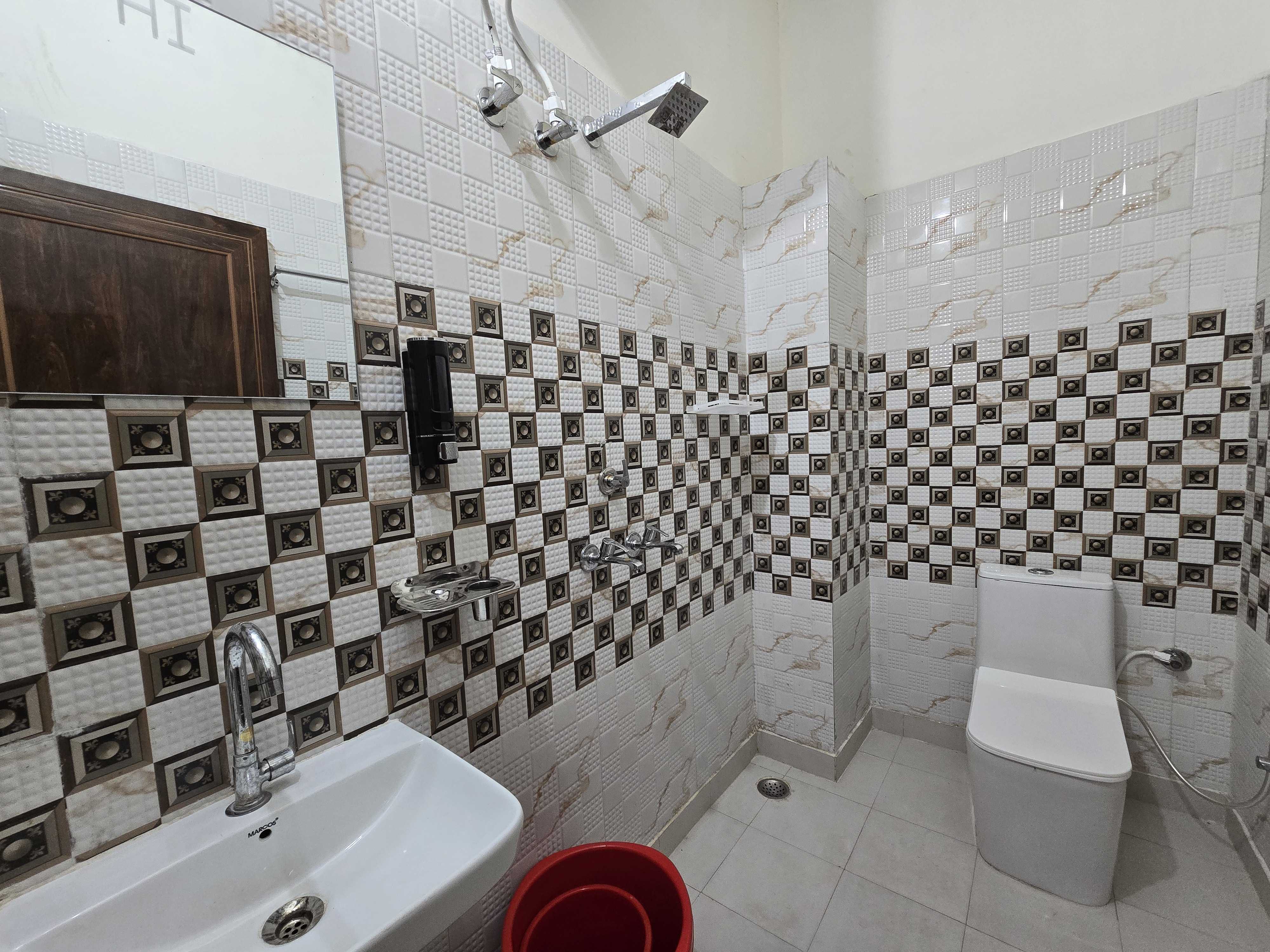 Hotel O HARIGARH INN - Tap to explore photos