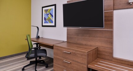 Holiday Inn Express & Suites Elgin, an IHG hotel Room Type - Standard Room