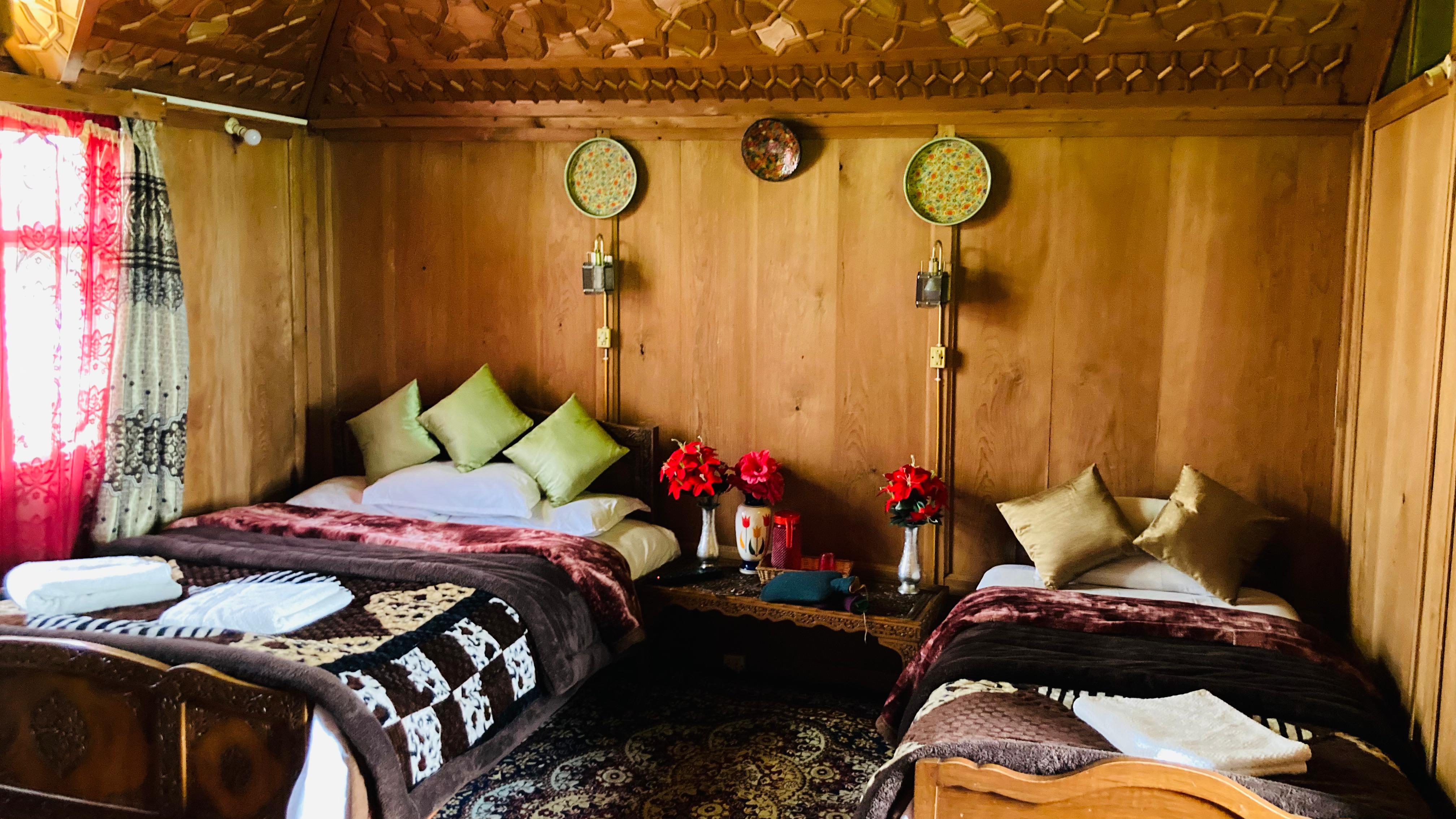 The Martin's Group Of Houseboats - Tap to explore photos