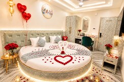 Hotel Kashi Crown