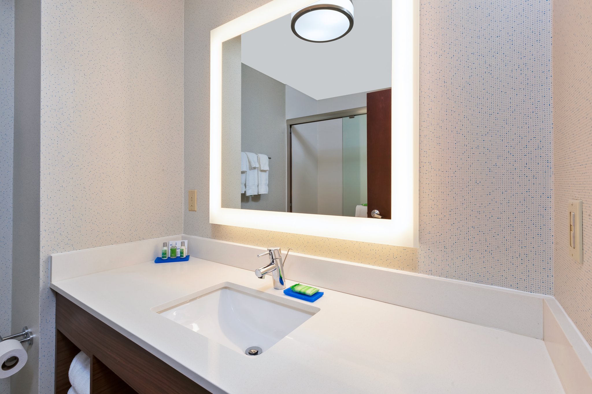 Holiday Inn Express & Suites CLEVELAND-RICHFIELD - Tap to explore photos