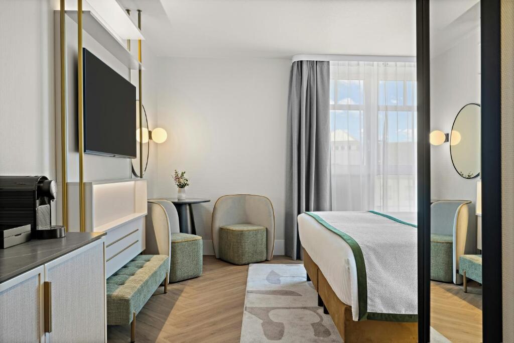Leonardo Hotel MAINZ - Tap to explore photos