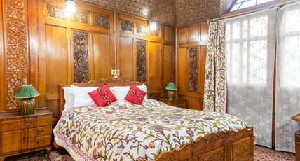 Houseboat S.Shabash Room Type - Super Deluxe Room