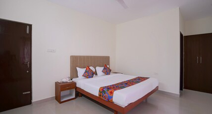 FabHotel Sri Aditya Inn - Electronic City Room Type - Deluxe Room