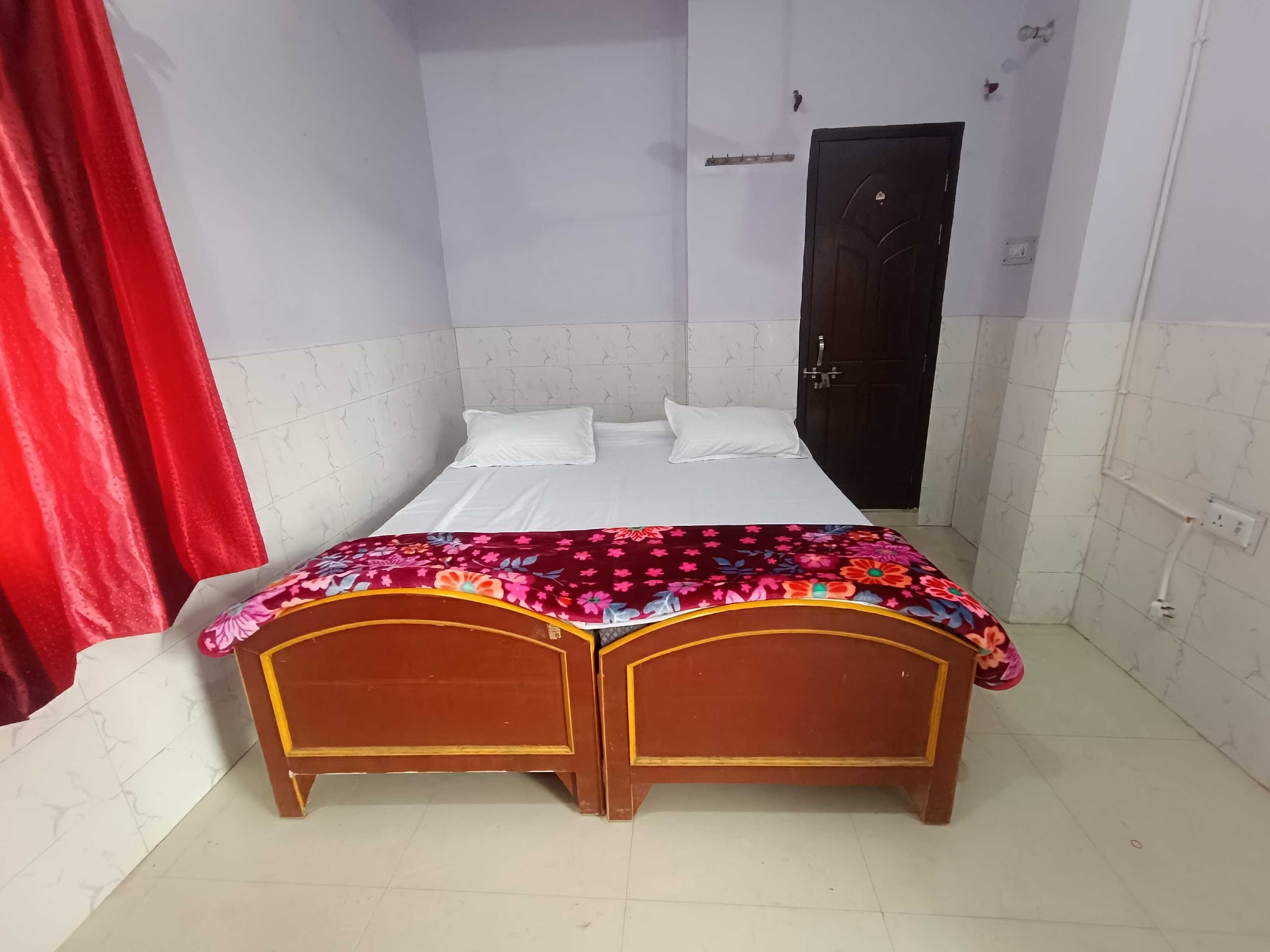 Hotel O HOME RAGHAV HOMESTAY - Tap to explore photos