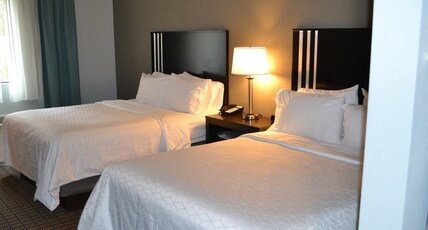 Holiday Inn Express Selinsgrove Room Type - 2 Queen Beds Suite Sofa Bed