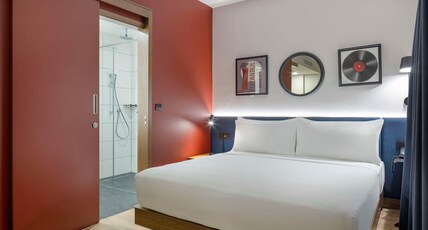 Hampton By Hilton Istanbul Arnavutkoy Room Type - QUEEN ROOM WITH SOFA BED