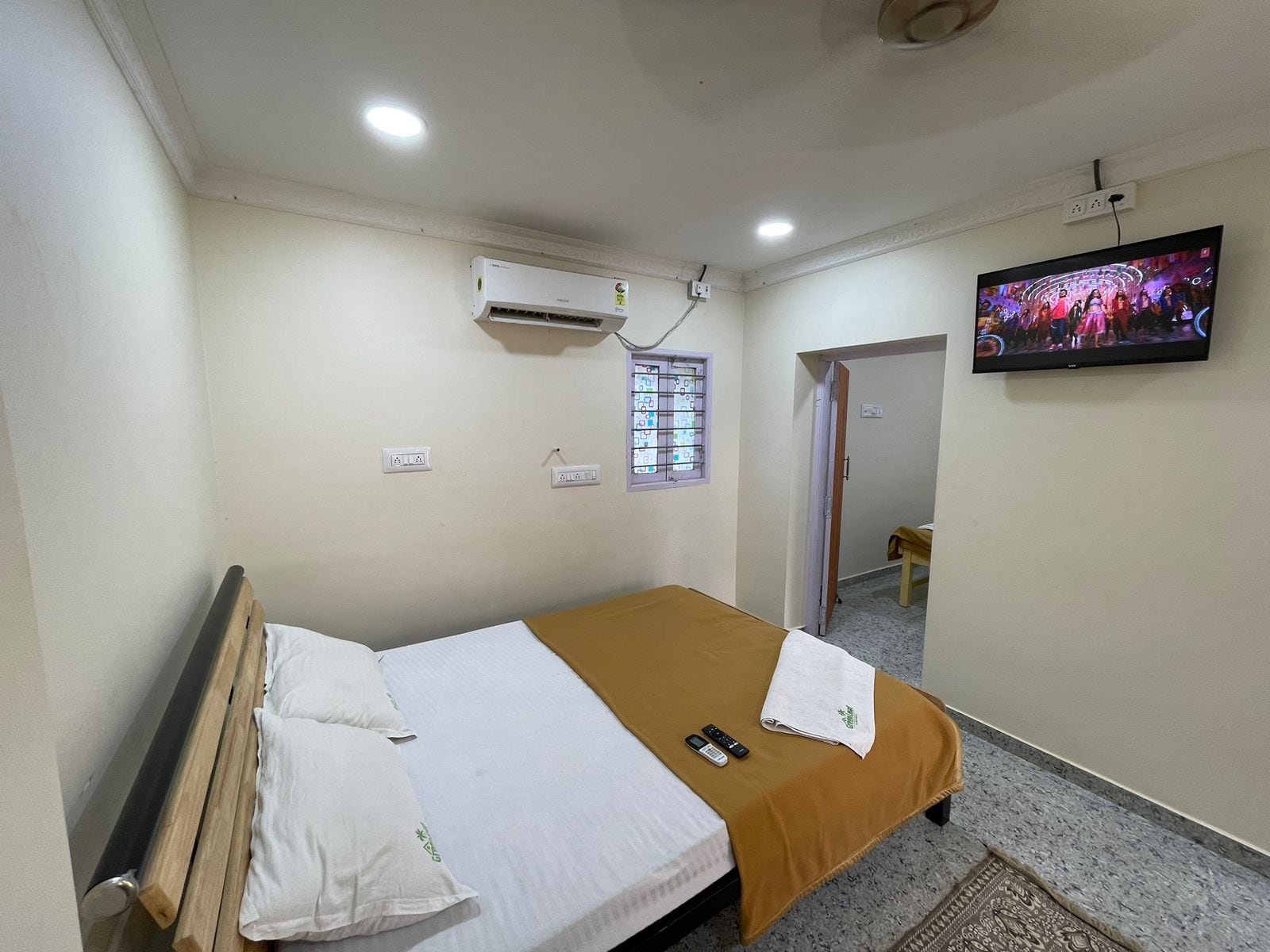 GreenLeaf - Tap to explore photos