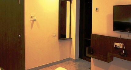 Hotel Elite By Signature Group Room Type - Deluxe Room
