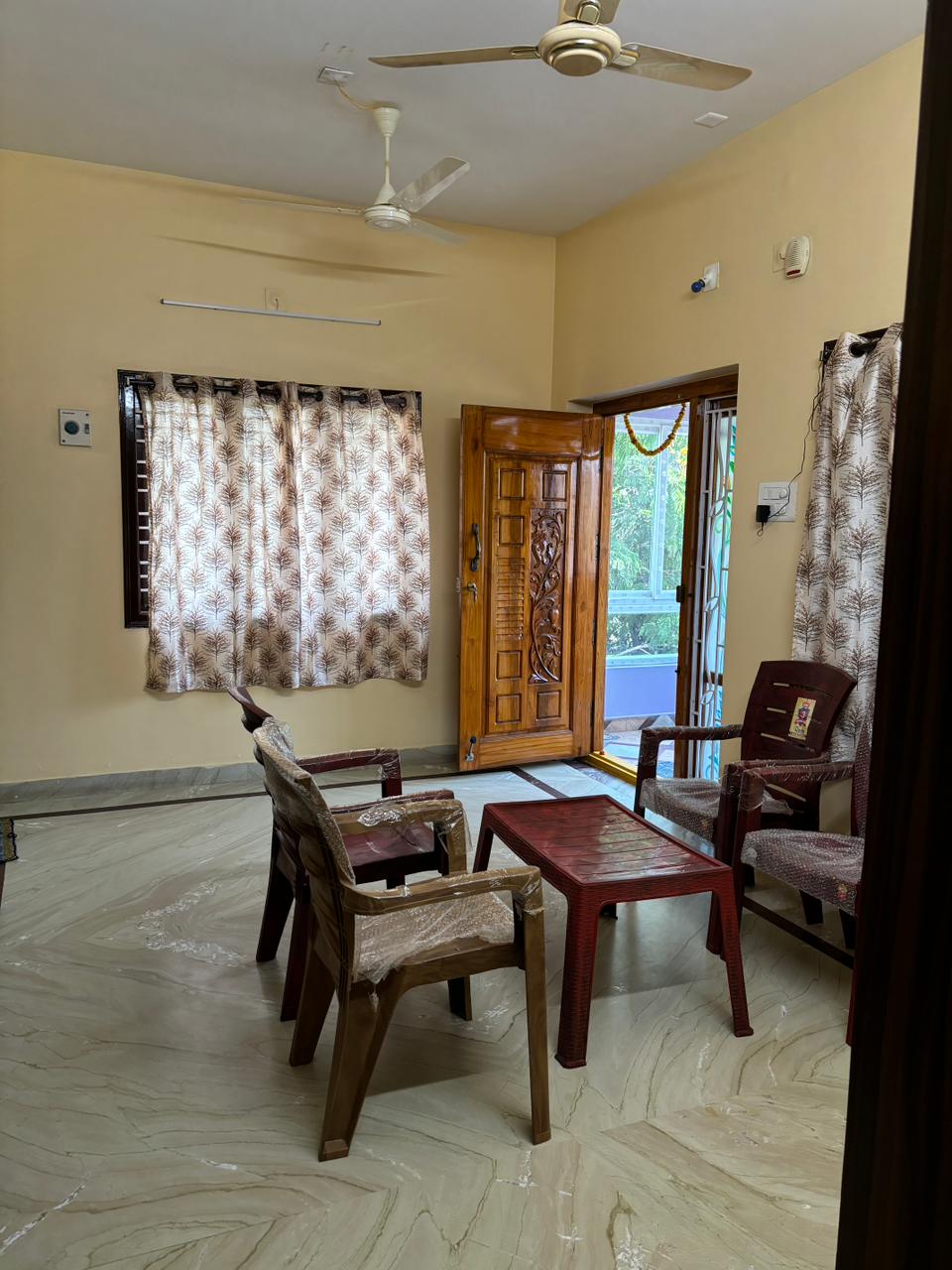 VARAHA GUEST INN LUXURY ROOMS - Tap to explore photos