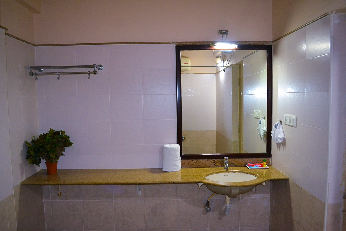 Cirrus Suites - Tap to explore photos