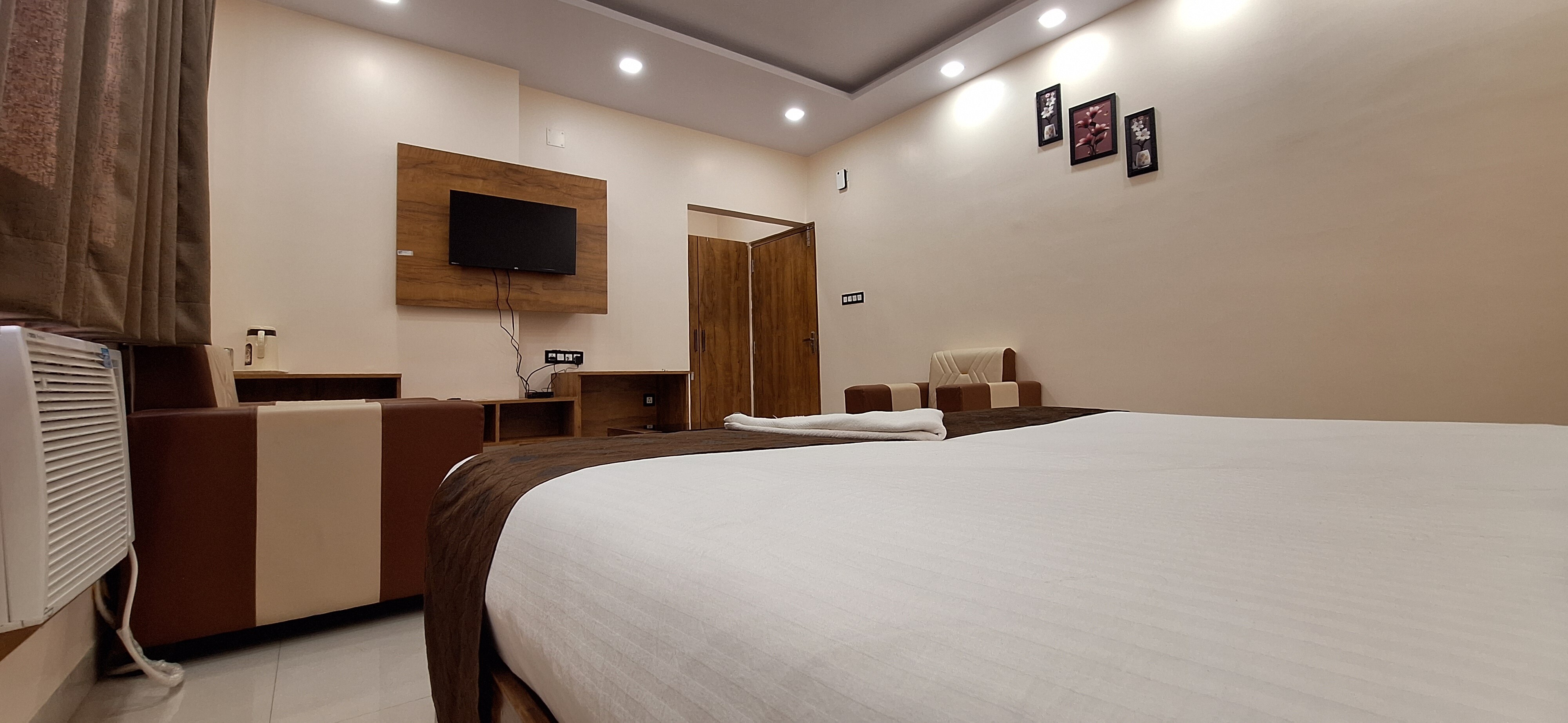 New Hotel Sun International - Tap to explore photos