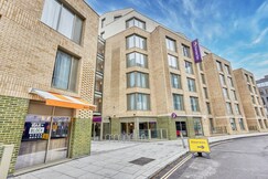 Premier Inn London Southwark (Southwark Station)