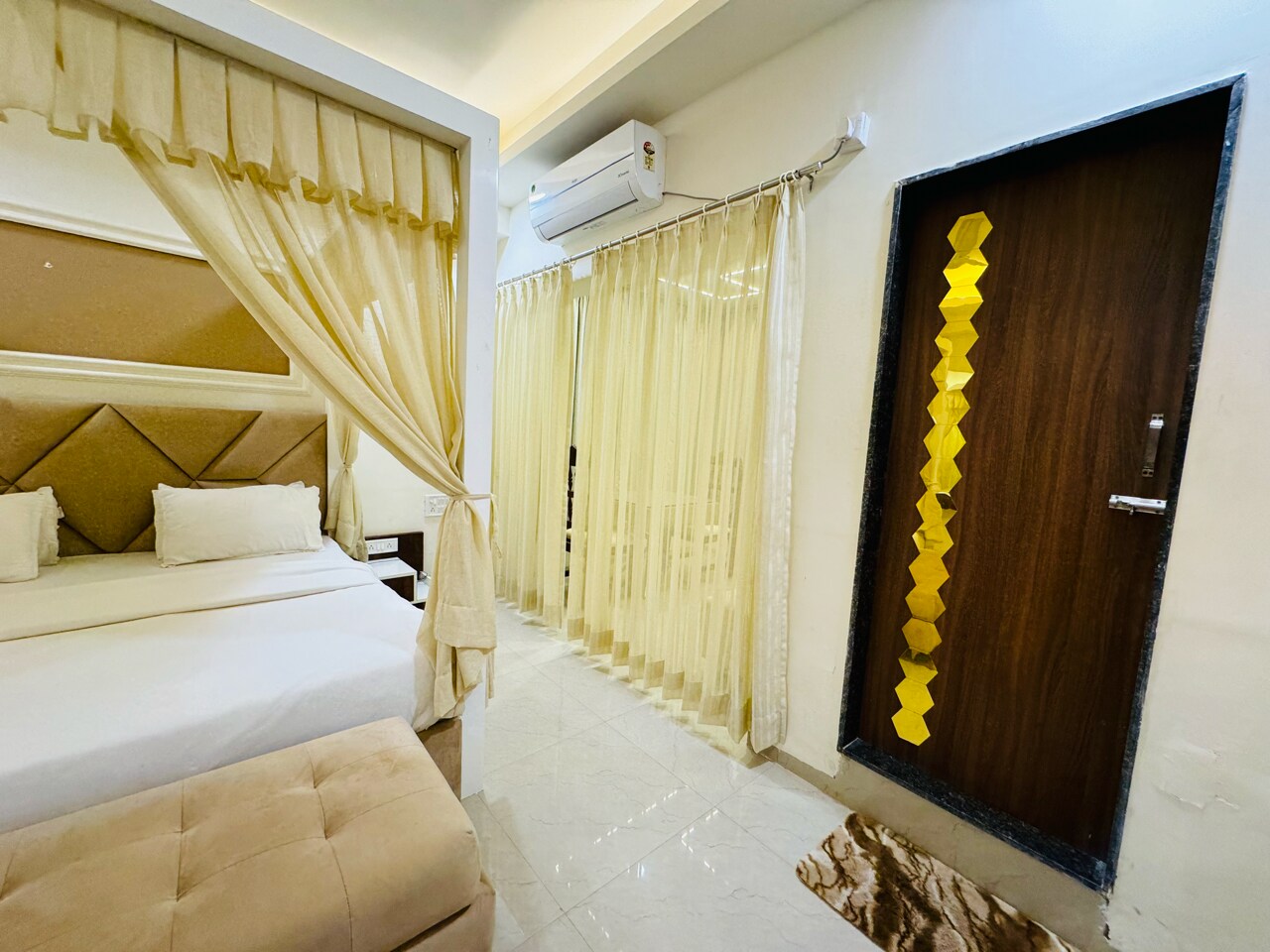 Hotel shree palace - Tap to explore photos