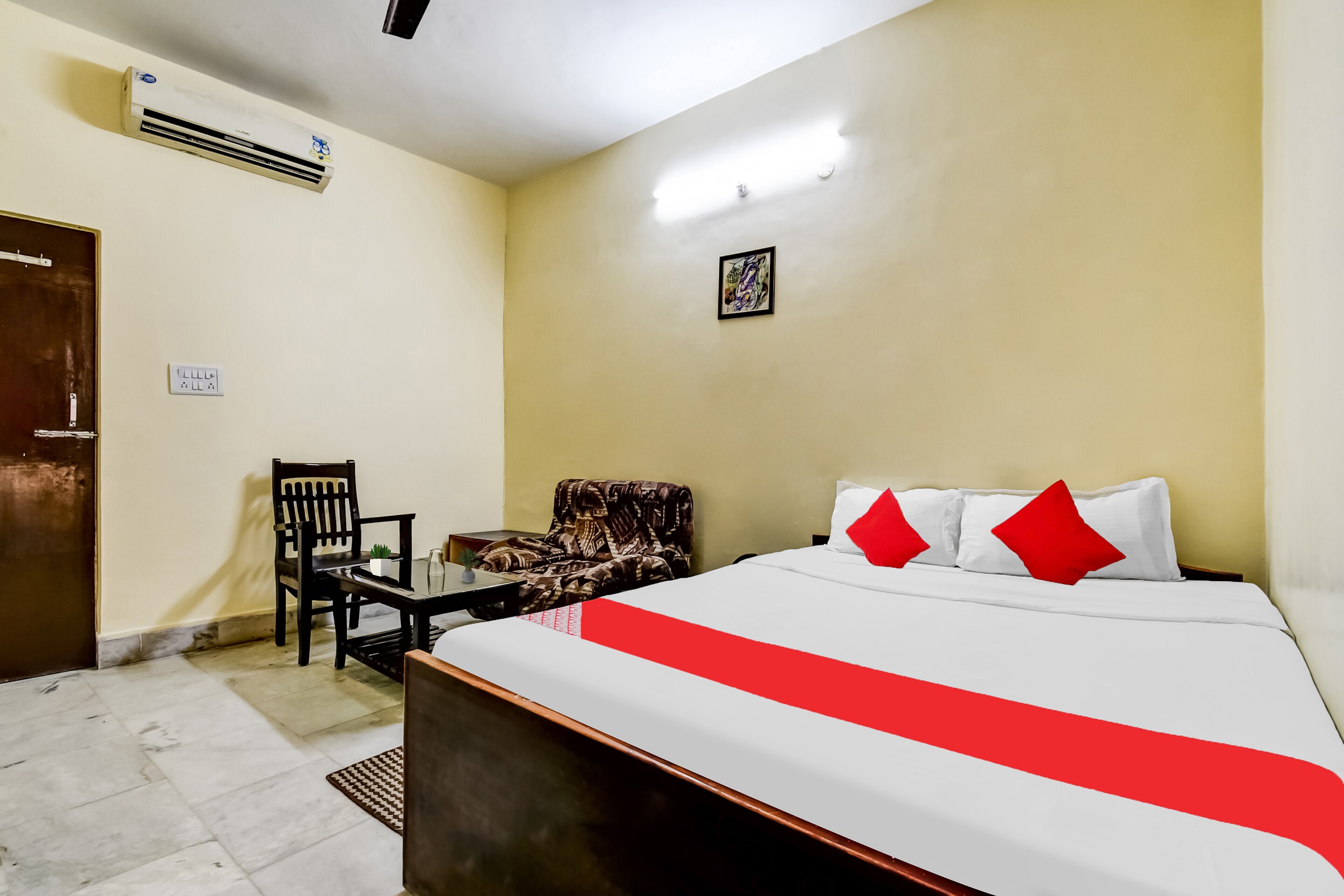 Hotel O Lord Shiva - Tap to explore photos