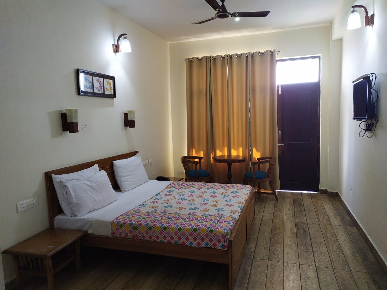 Commander Deck | Rooms in a Homestay - Tap to explore photos